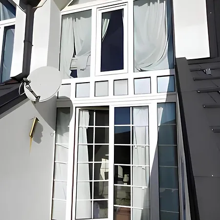 Apartamento En Plaza De Andalucia, - Check-in Flexible, Entra Antes Y Sales Despues